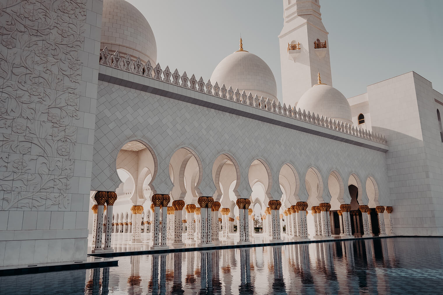 the-famous-sheikh-zayed-grand-mosque-a-unique-tou-2023-11-27-05-27-25-utc.jpg